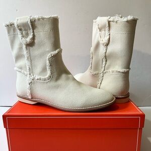 $198 Anthropology BILL BLASS BB TURBO Canvas Ivory Pull on Booties 9/DISPLAY